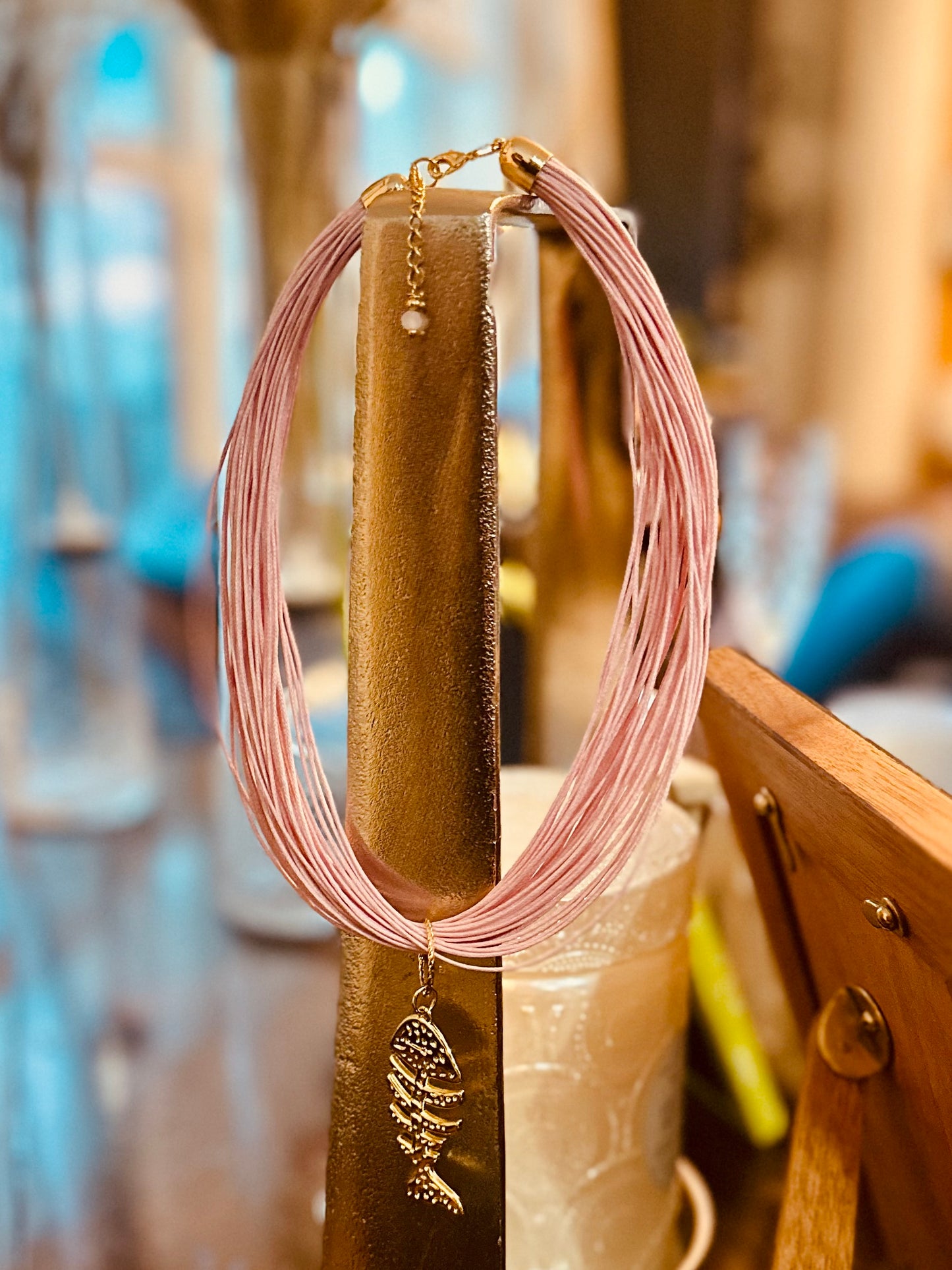 A Collar en mecatillo rosado