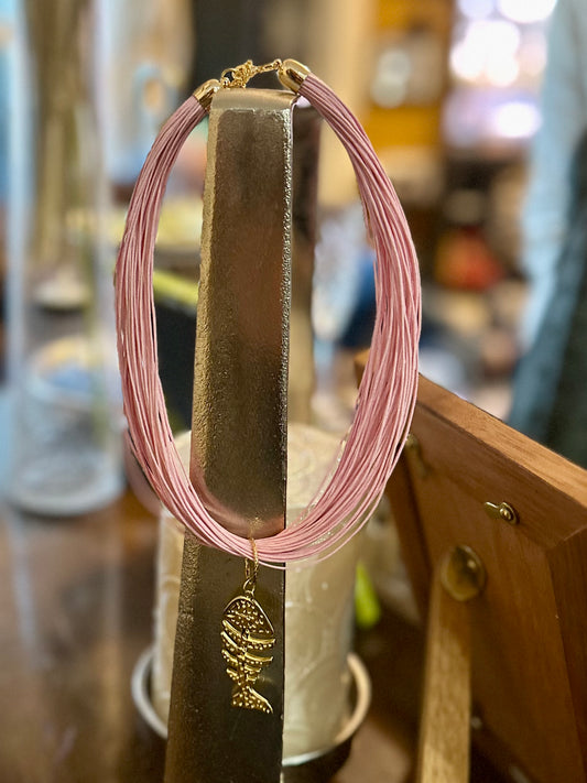 A Collar en mecatillo rosado