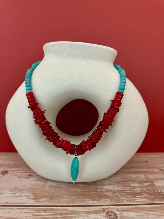 A- Collar en coral y turquesa