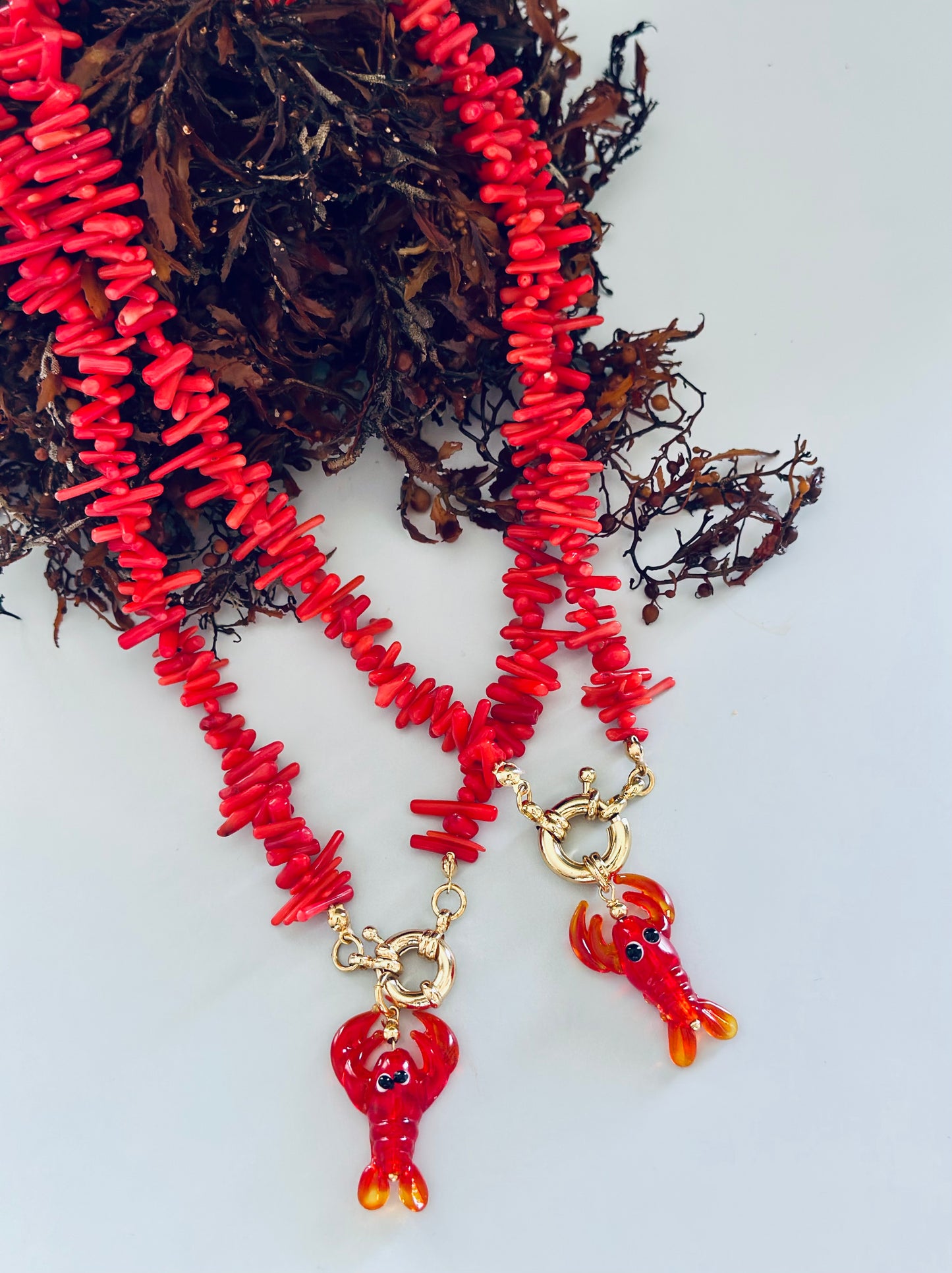 A- Collar Coral rojo con dije de Langosta en arte murano