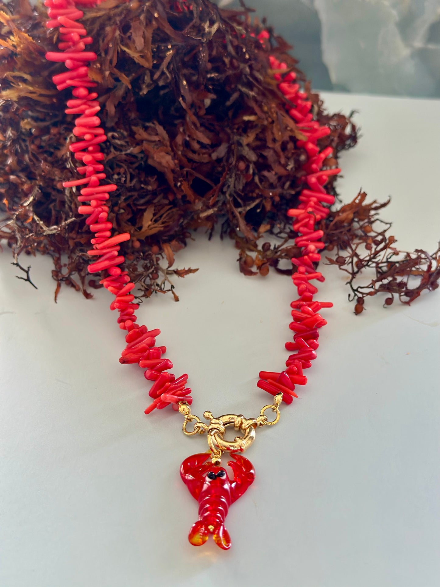 A- Collar Coral rojo con dije de Langosta en arte murano