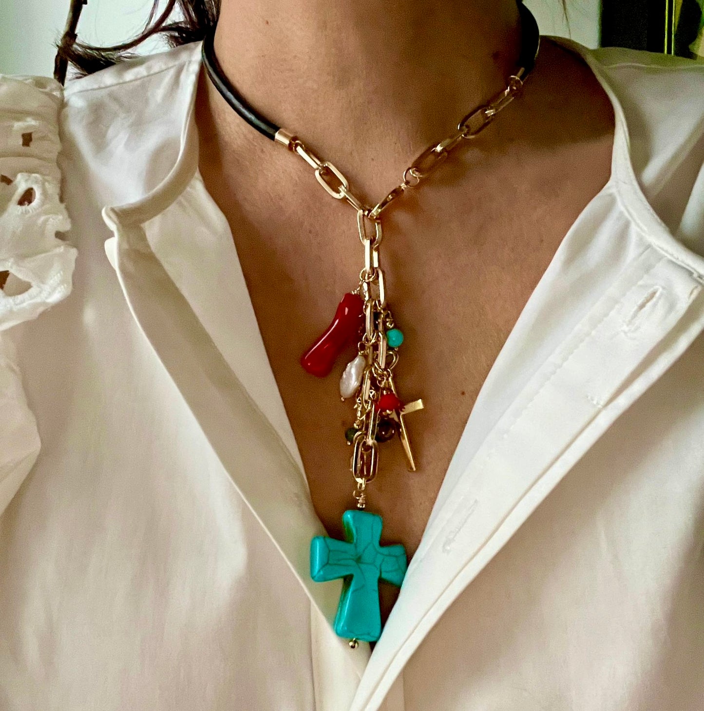 A- Collar de Cuero y Cadena / Dije Cruz