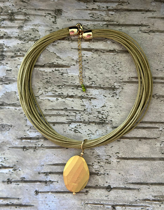 X- Collar en mecatillo verde