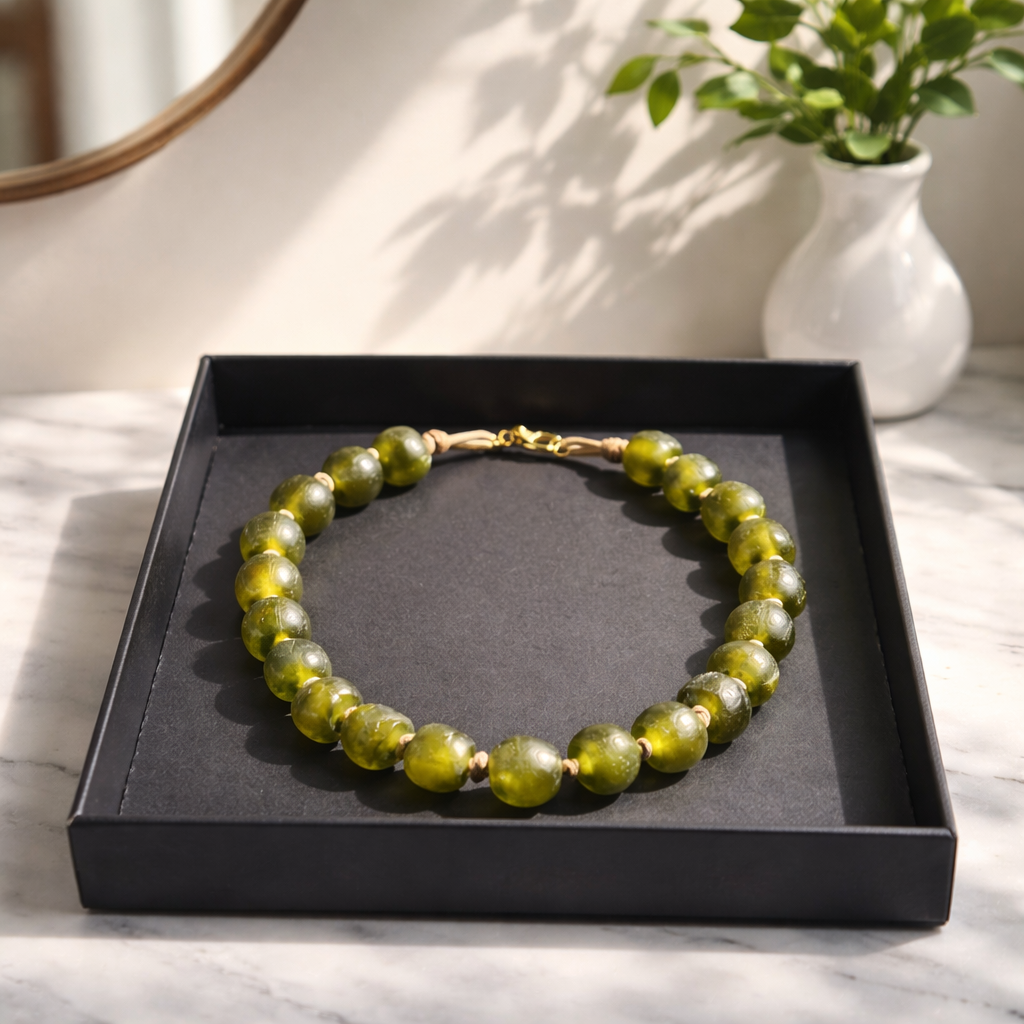 A Collar hecho con Vidrios Africanos