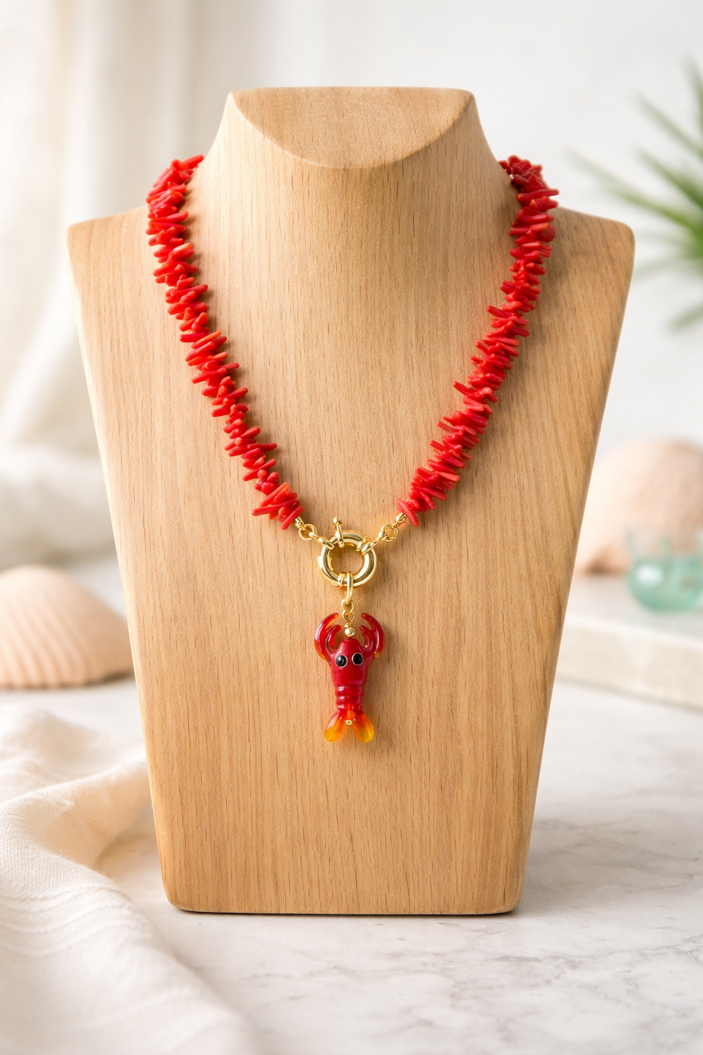 A Collar Coral rojo con dije de Langosta 🦞 en arte murano