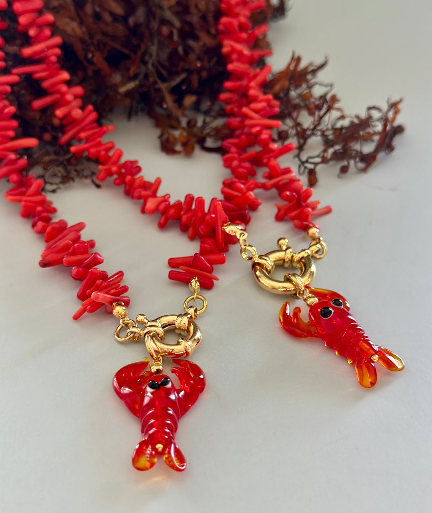 A- Collar Coral rojo con dije de Langosta en arte murano