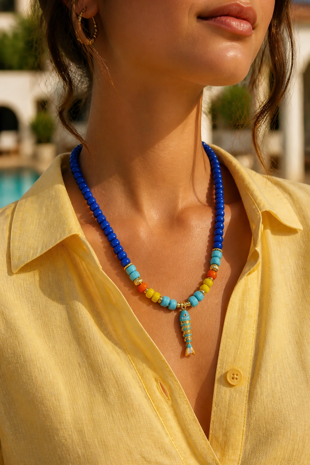 A Collar de cuentas de Vidrio azul con dije de Pez