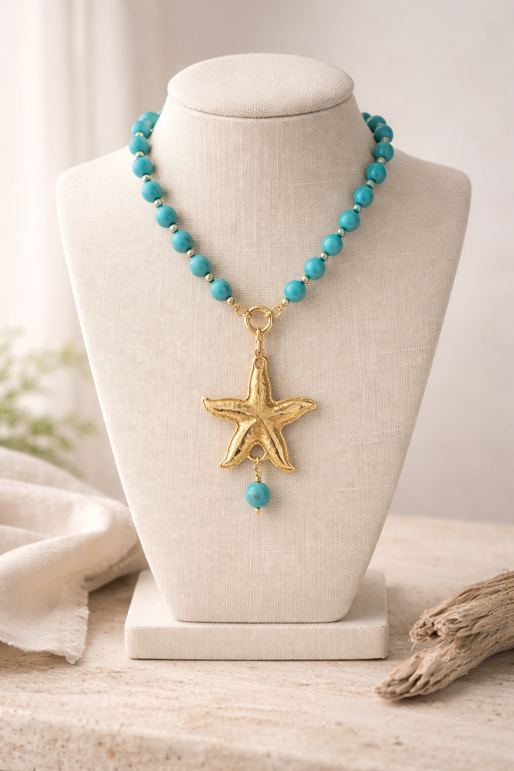 A Collar de piedras Turquesa y dije de Estrella con baño de oro 18k