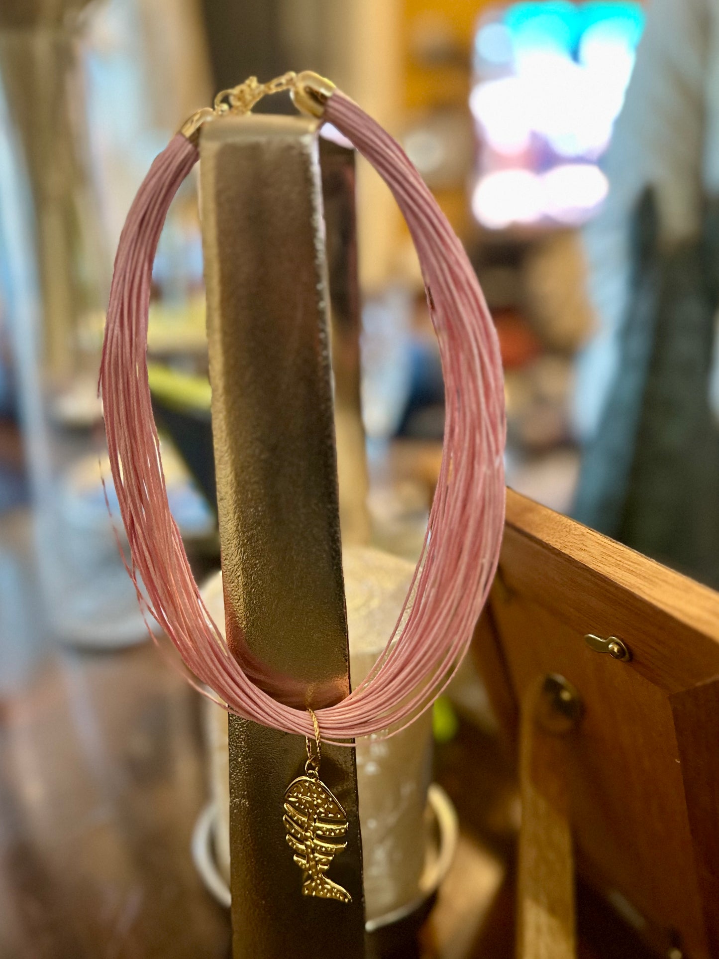 A Collar en mecatillo rosado