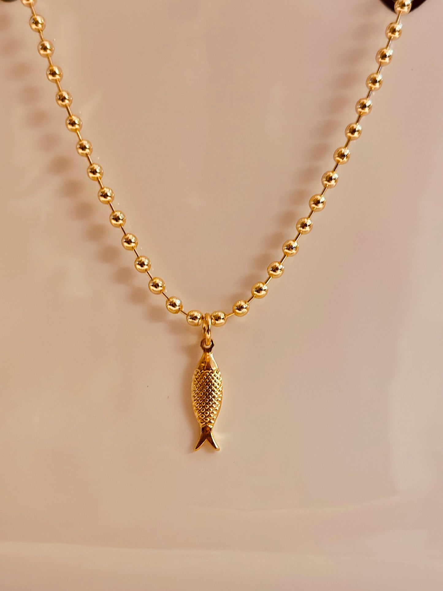 A Cadenas estilo militar con baño de oro 18k