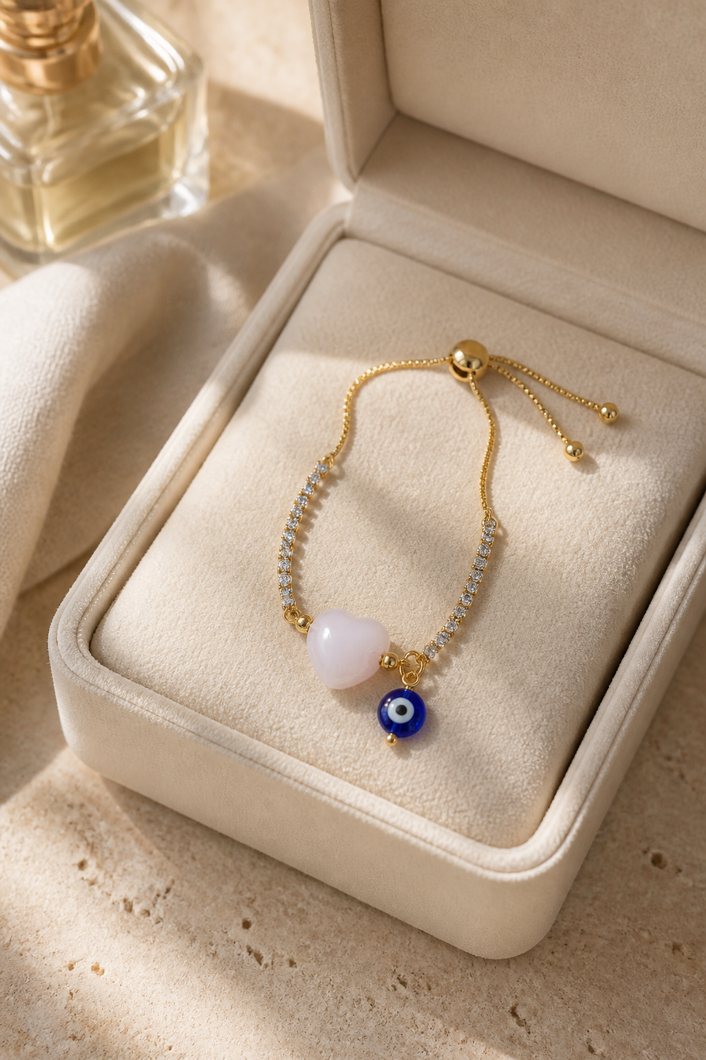 Pulsera de cadena con dije de ojo turco y corazón rosado