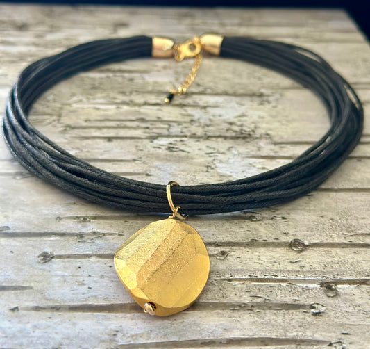 X- Collar en mecatillo negro