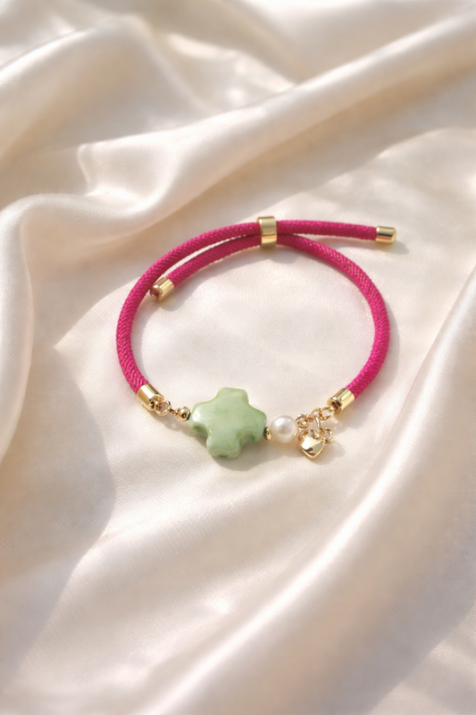 A Pulsera de cordón con dije de piedra natural