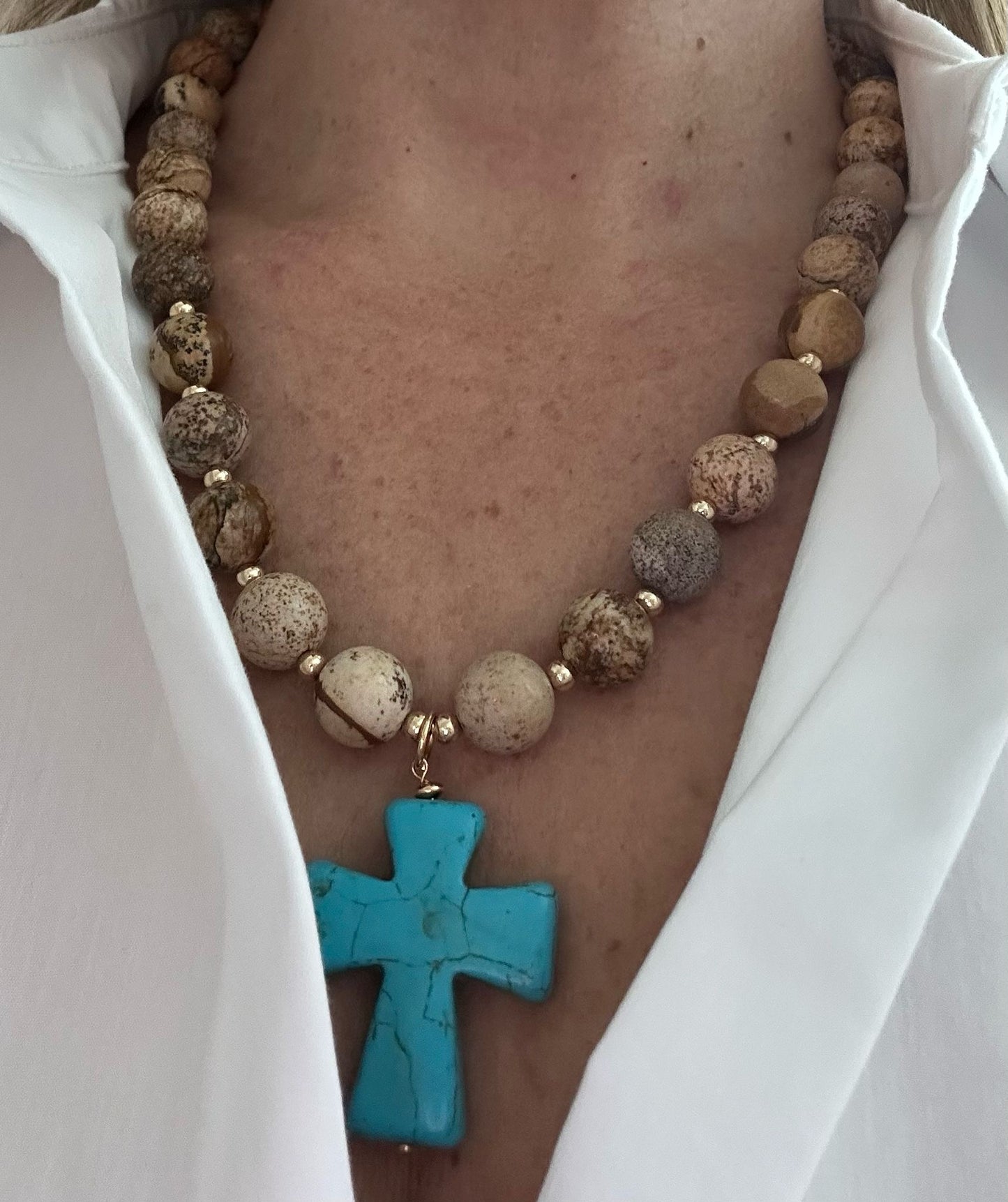 Collar de Piedras Naturales y Cruz Turquesa