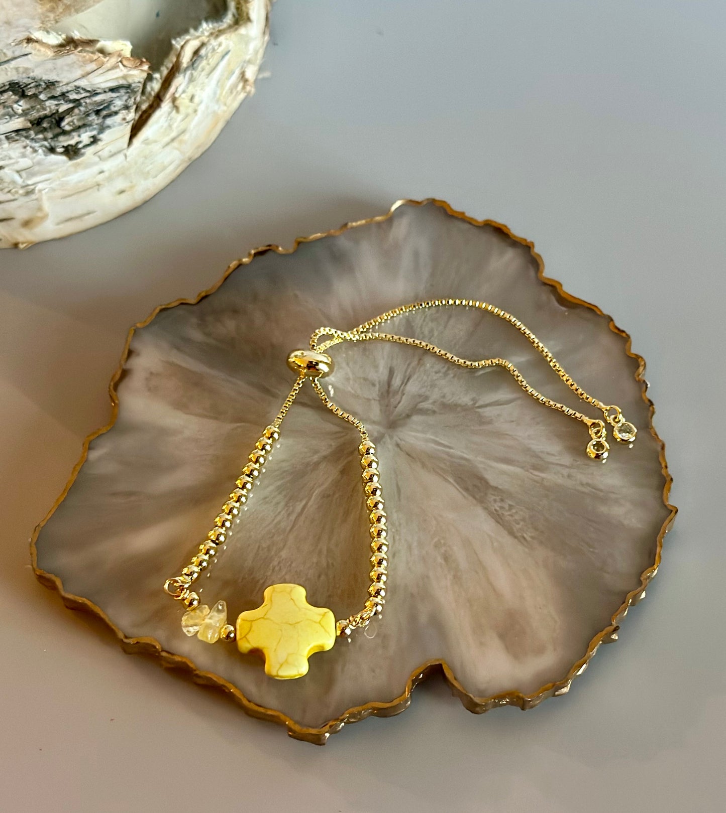 Pulseras en cadena con dijes de Cruz