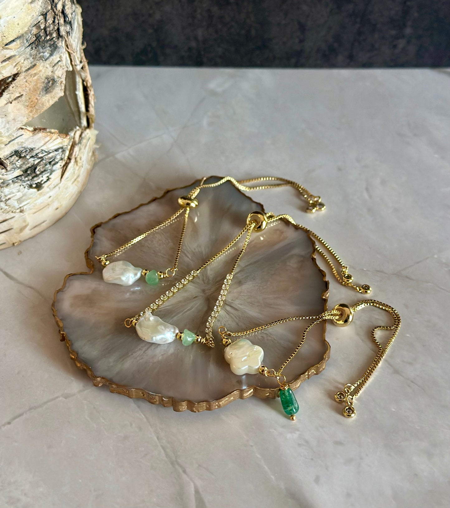 Pulseras en cadena con dijes de Perlas naturales