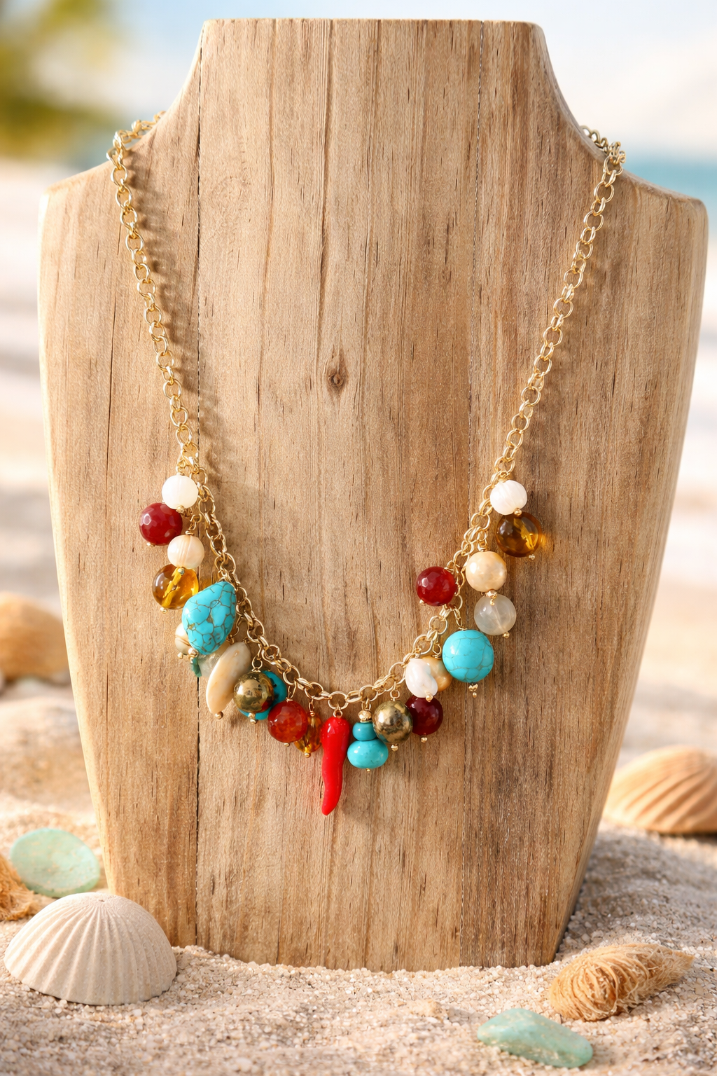Cadena dorada con dijes de piedras naturales
