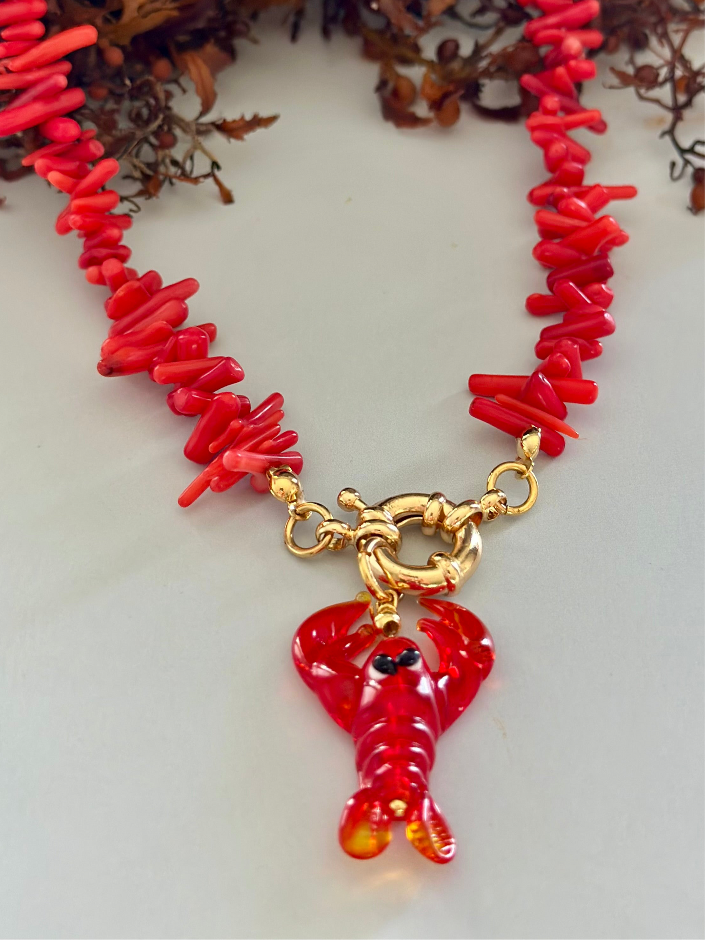 A- Collar Coral rojo con dije de Langosta en arte murano