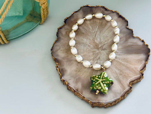 A- Pulseras de Perla natural con dijes en cerámica 🐚💚🧡