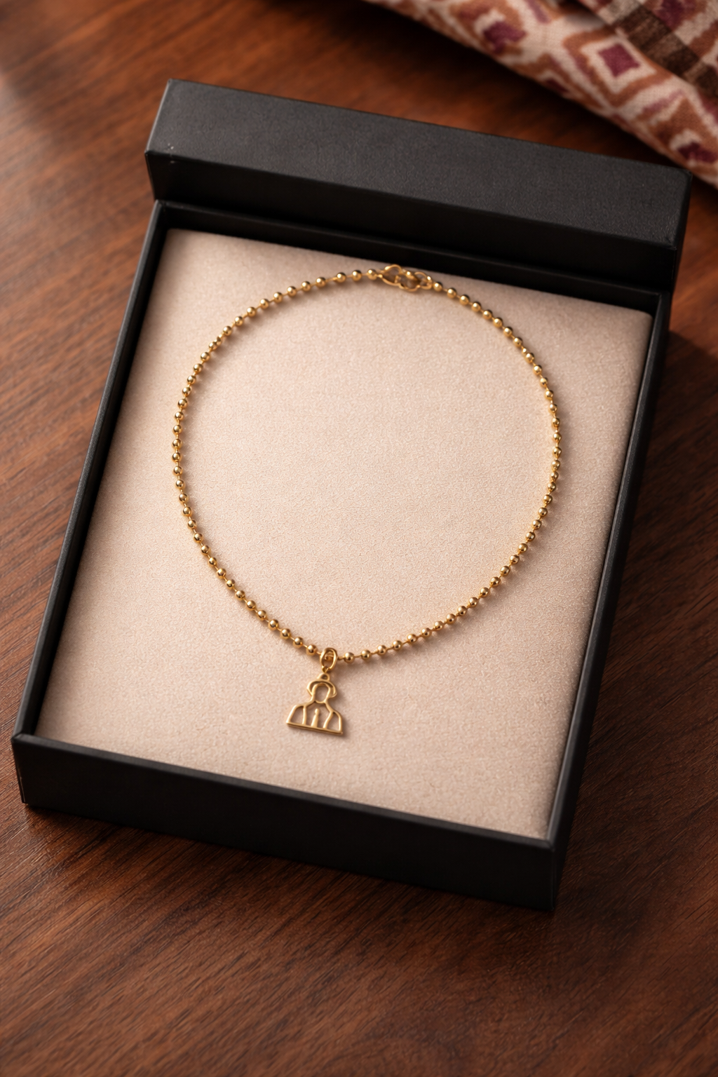 A Cadenas estilo militar con baño de oro 18k