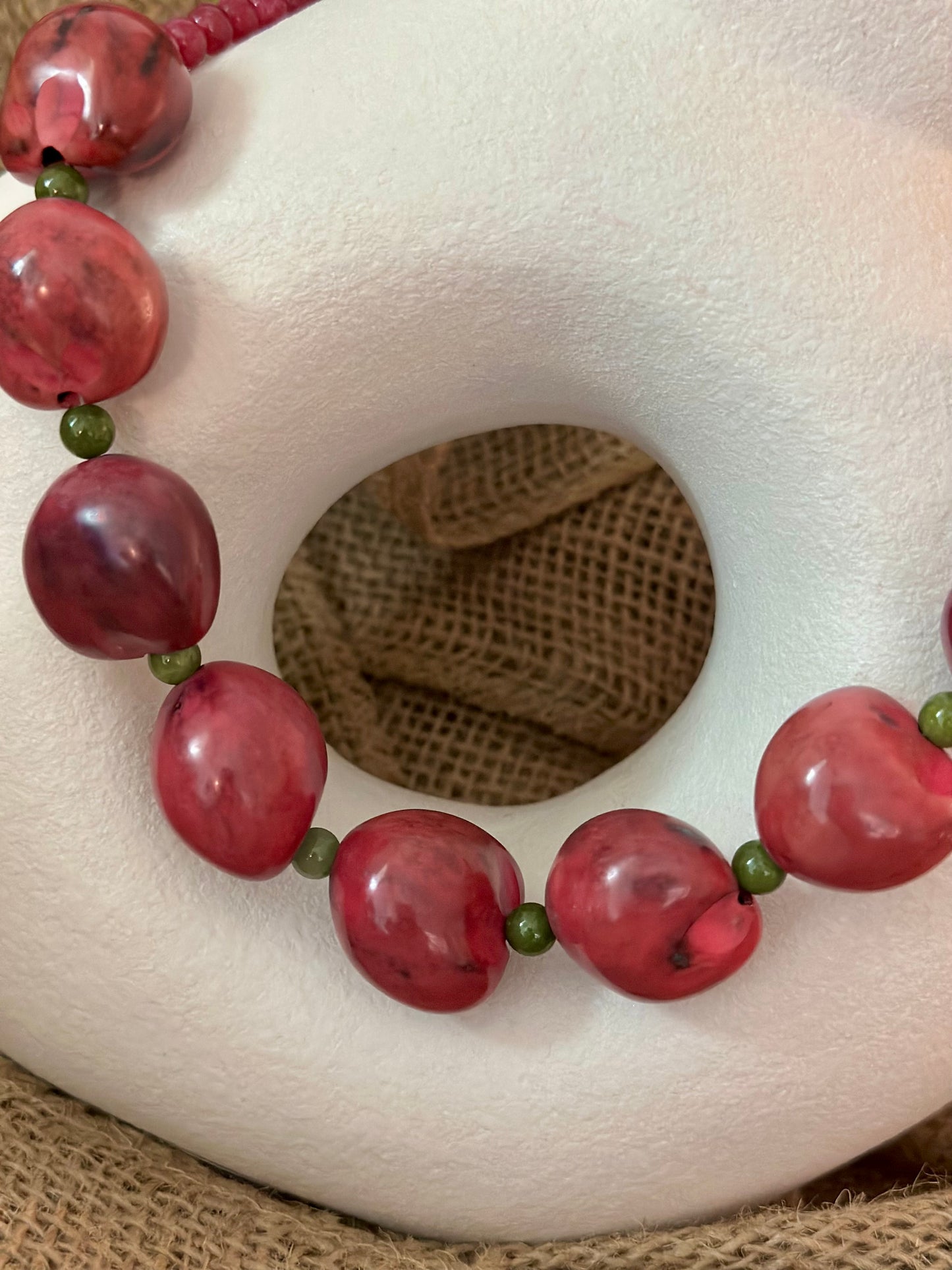 A Collar de Tagua y Ágatas