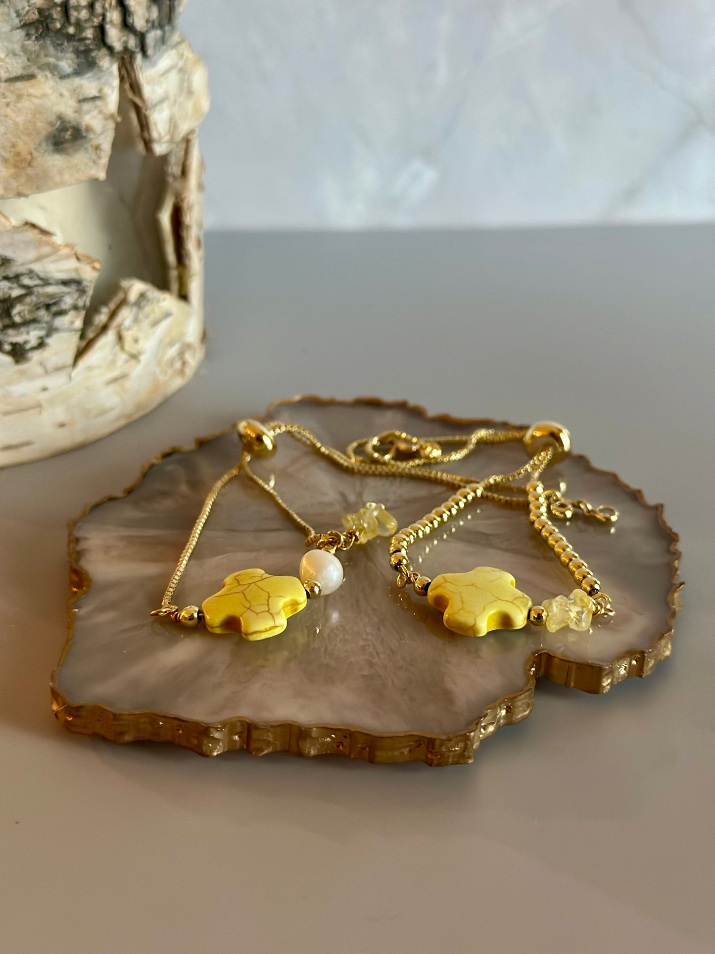 Pulseras en cadena con dijes de Cruz