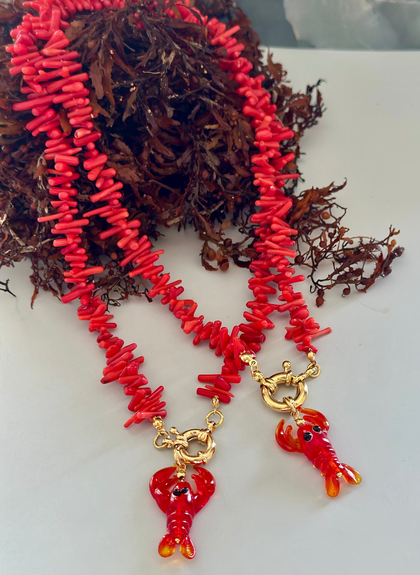 A- Collar Coral rojo con dije de Langosta en arte murano