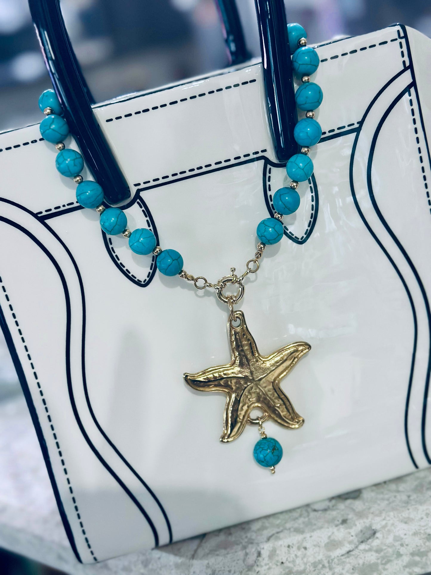 A Collar de piedras Turquesa y dije de Estrella con baño de oro 18k