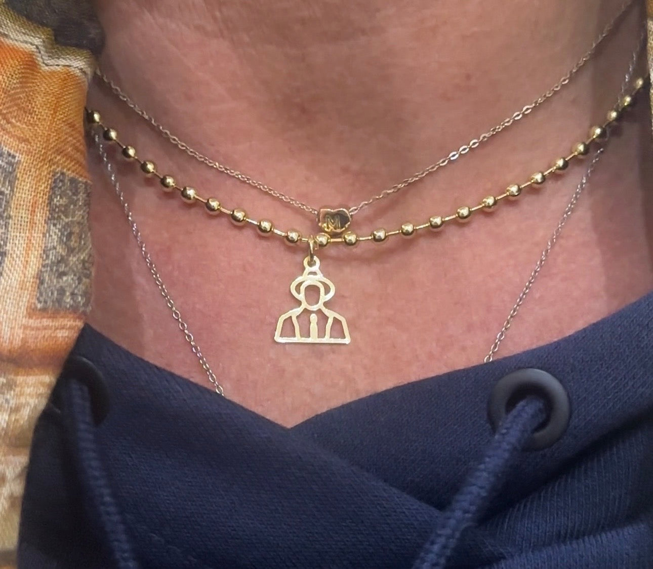 A Cadenas estilo militar con baño de oro 18k