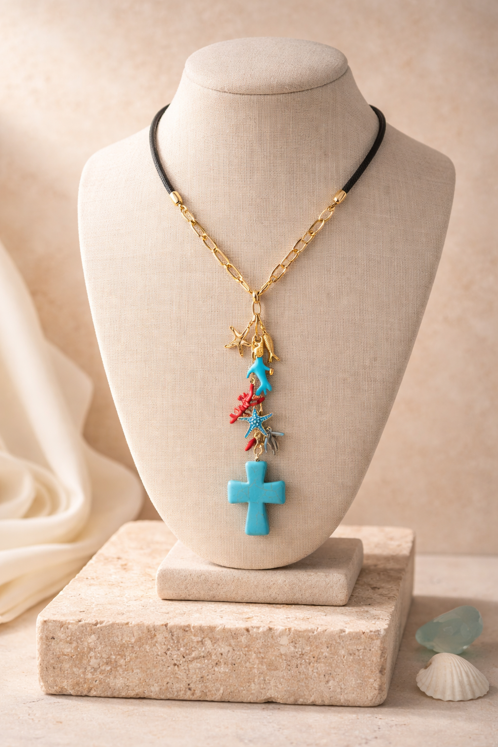 A Collar de Cuero y Cadena con dijes hermosos y Cruz Turquesa