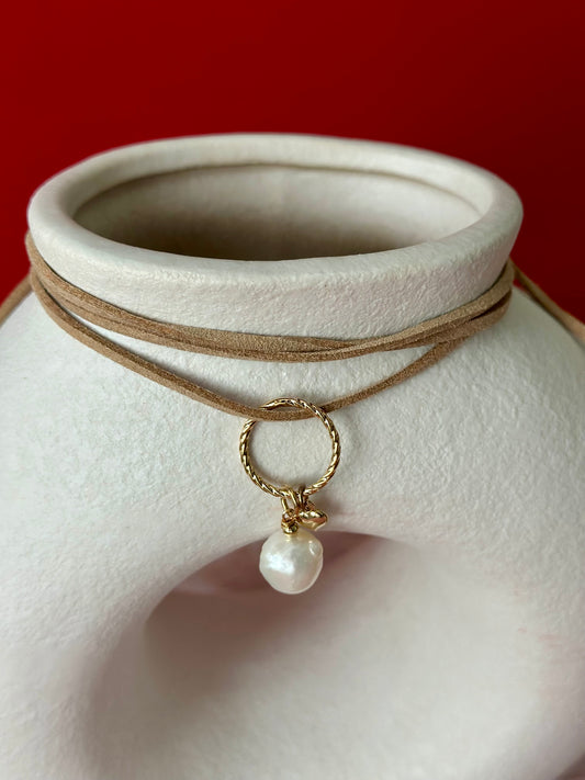 Collares de Cuero / Cream