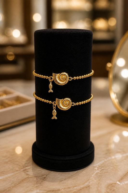 A Pulseras de cadena con dije de Caracol