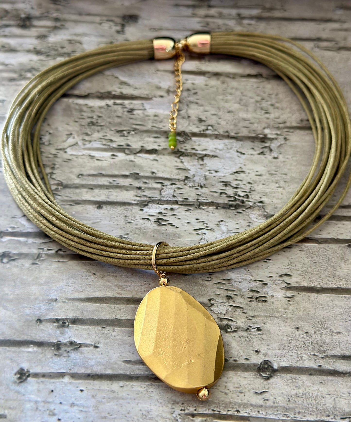 X- Collar en mecatillo verde