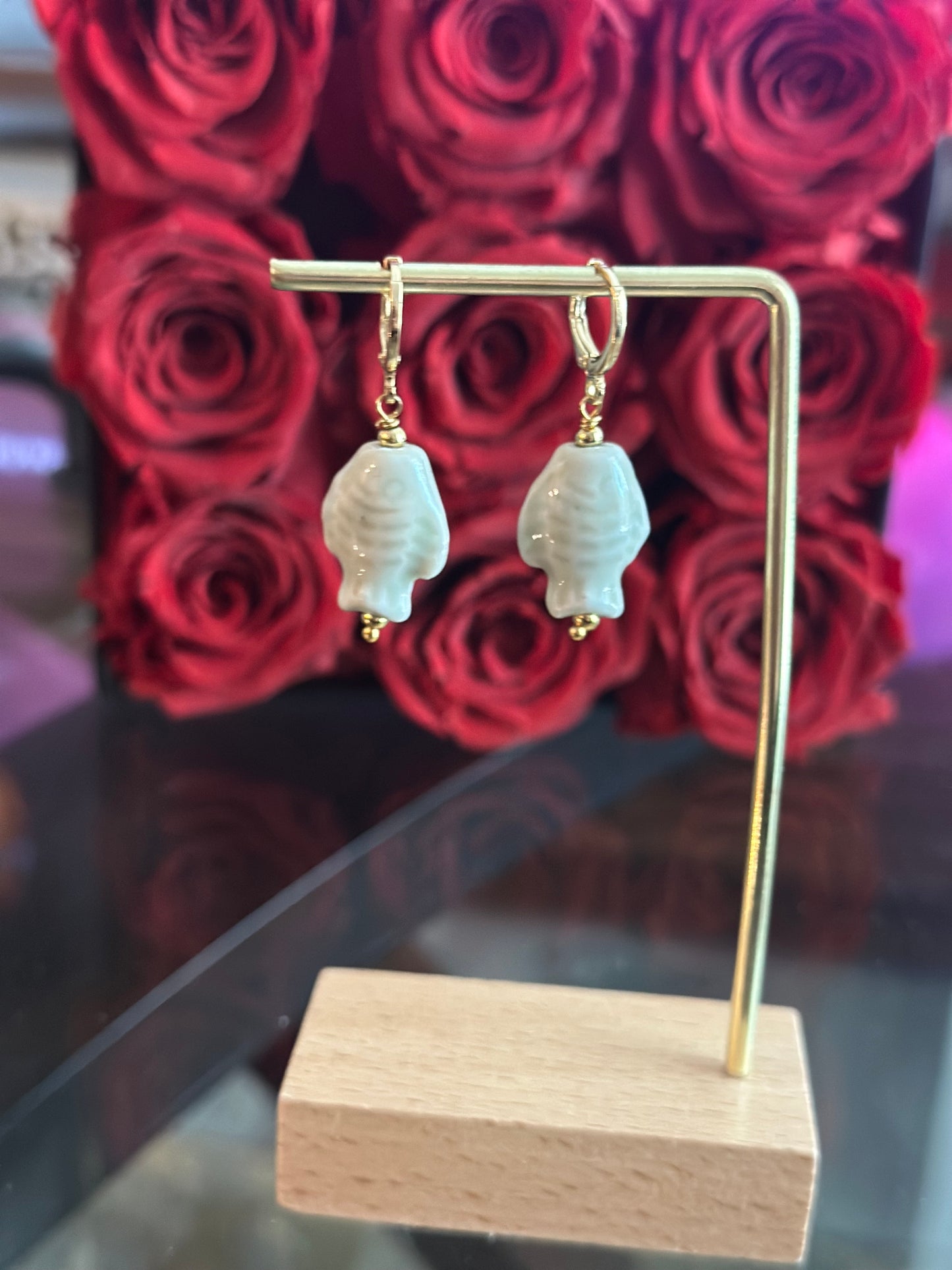 A Aretes con Pez de cerámica