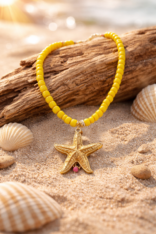 A Collar de Cuentas de Vidrio amarillo y dije de Estrella ⭐️