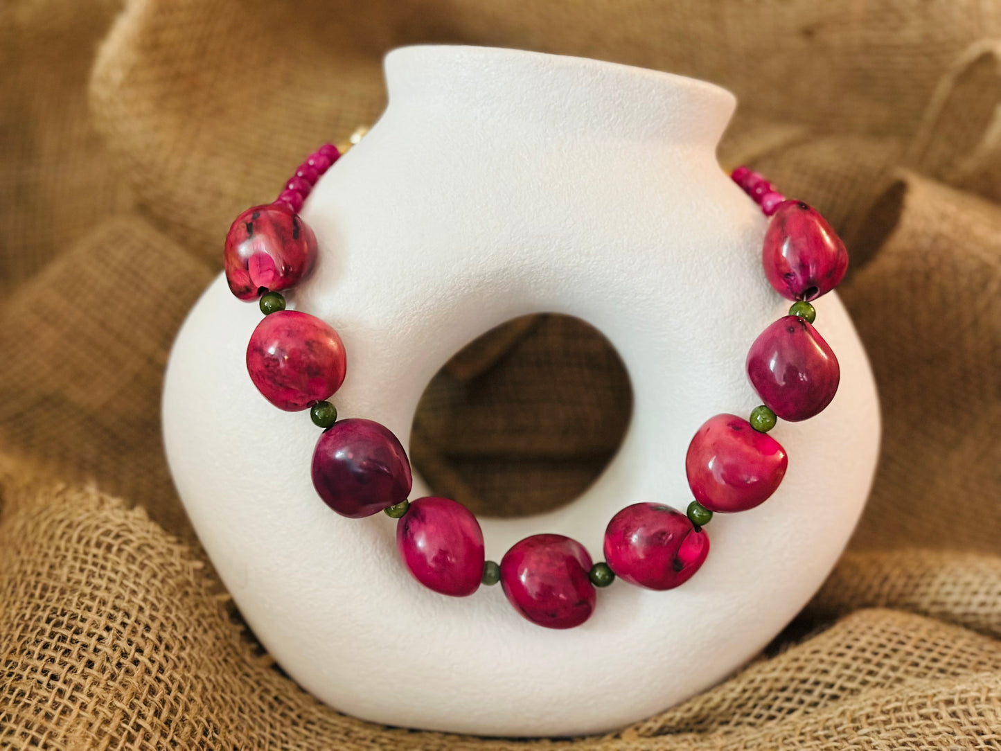 A Collar de Tagua y Ágatas