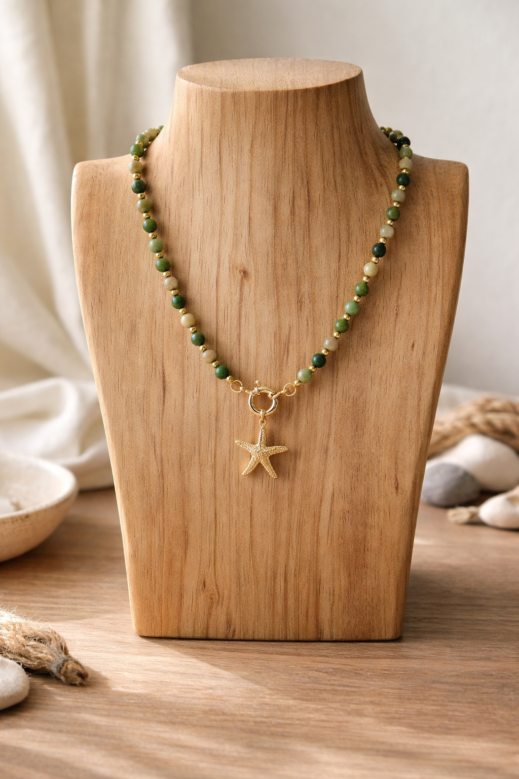 A Collar con piedras Ágatas verde y dije de Estrella