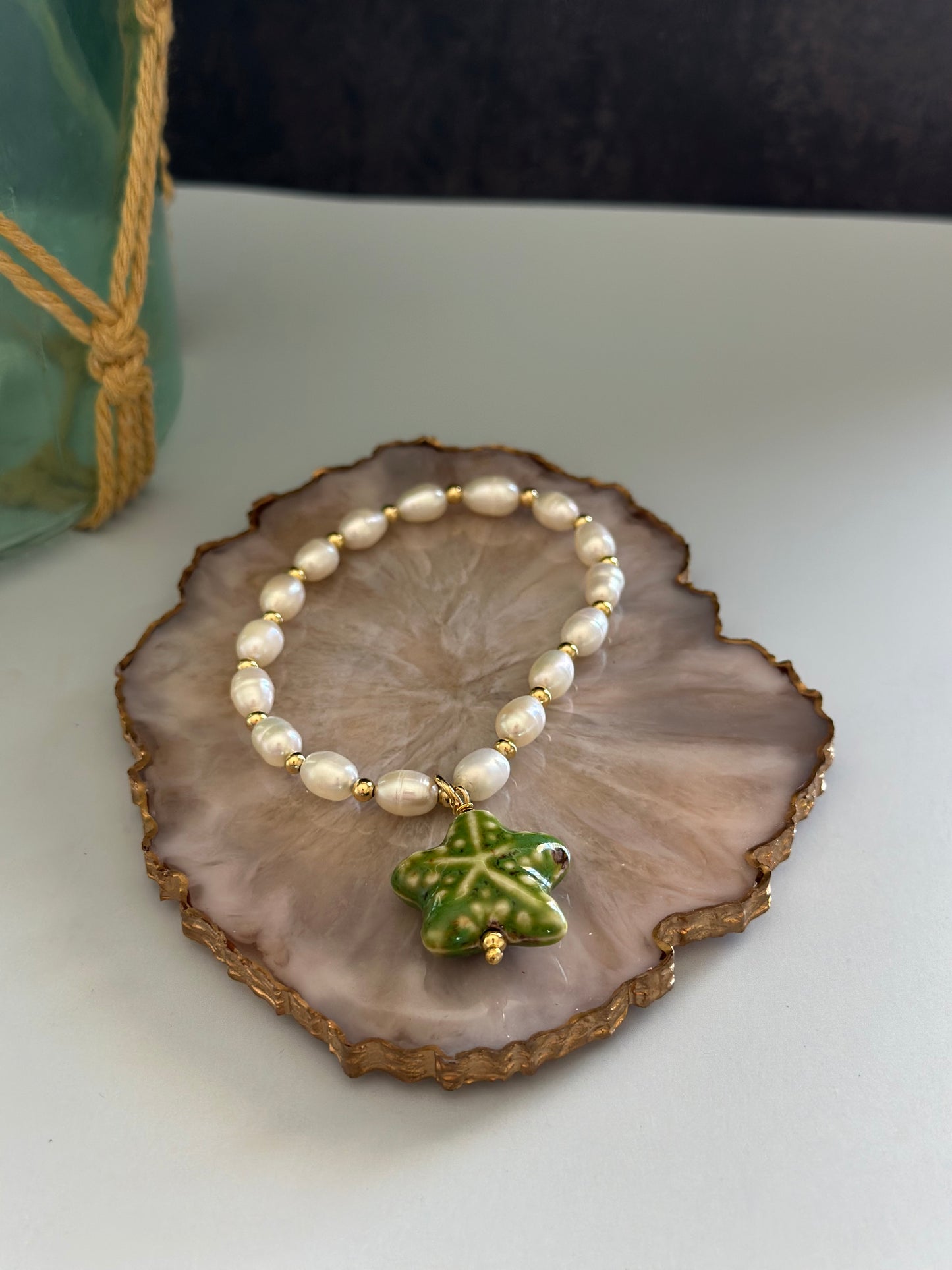 A- Pulseras de Perla natural con dijes en cerámica 🐚💚🧡