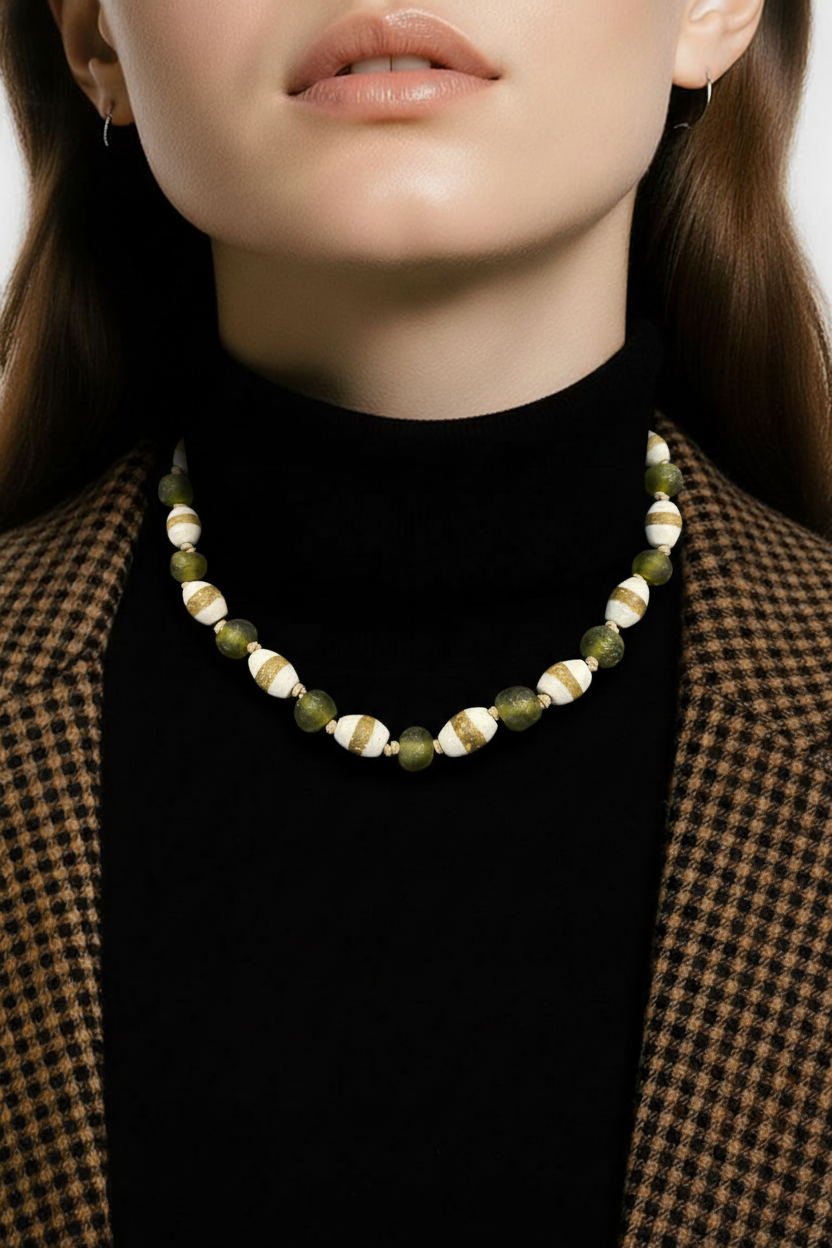 A Collar de Piedras Naturales
