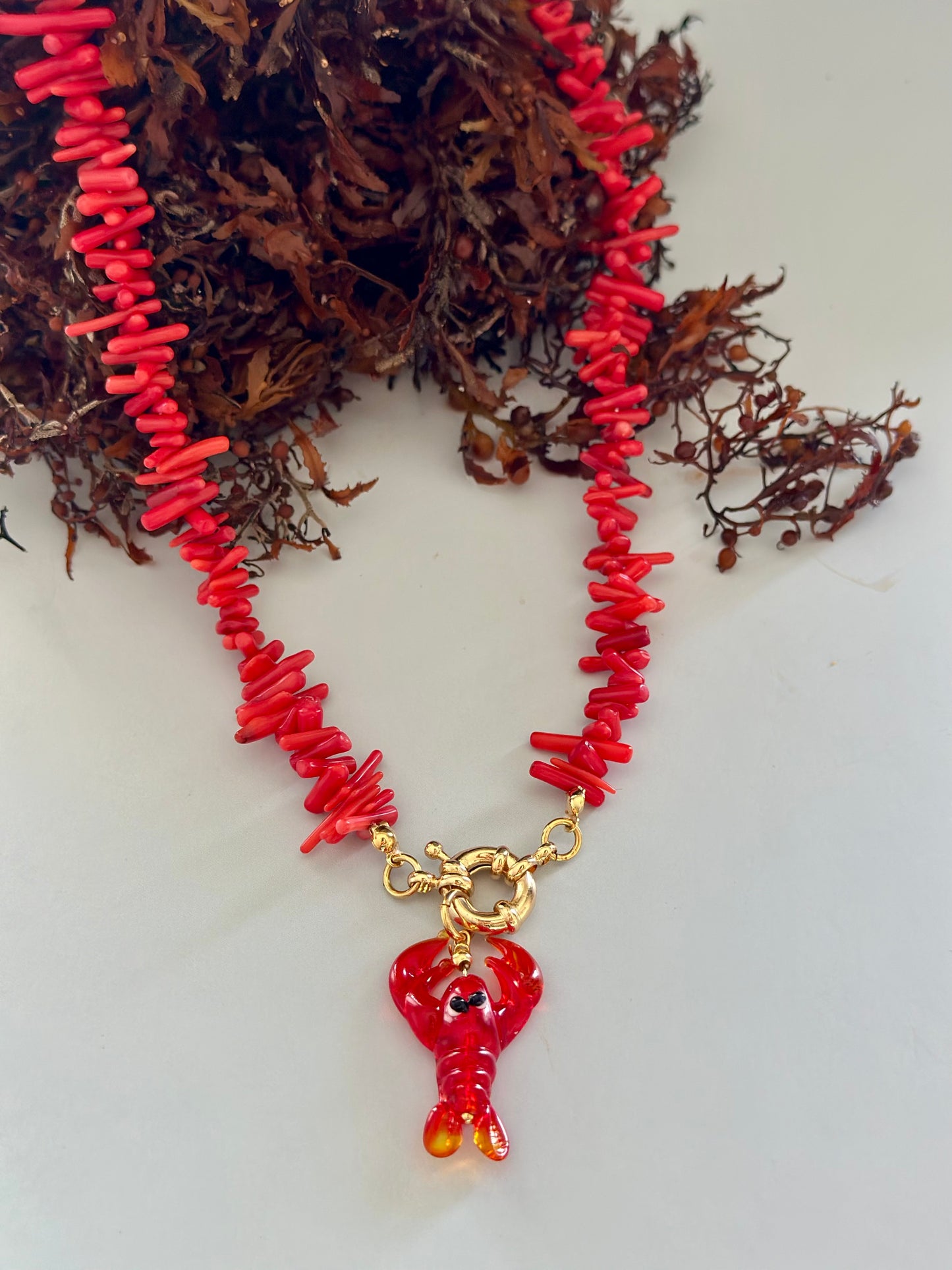 A- Collar Coral rojo con dije de Langosta en arte murano