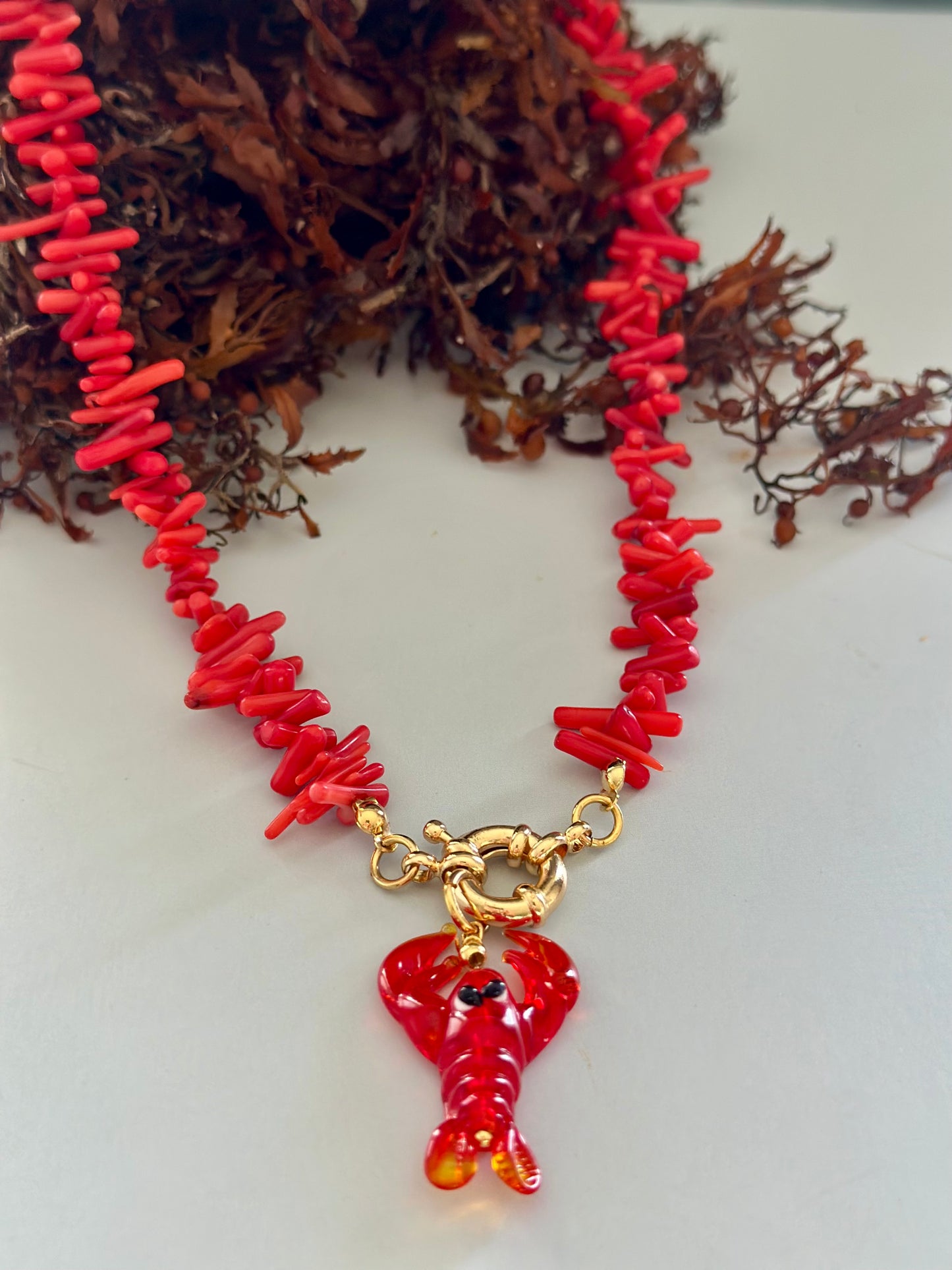 A- Collar Coral rojo con dije de Langosta en arte murano