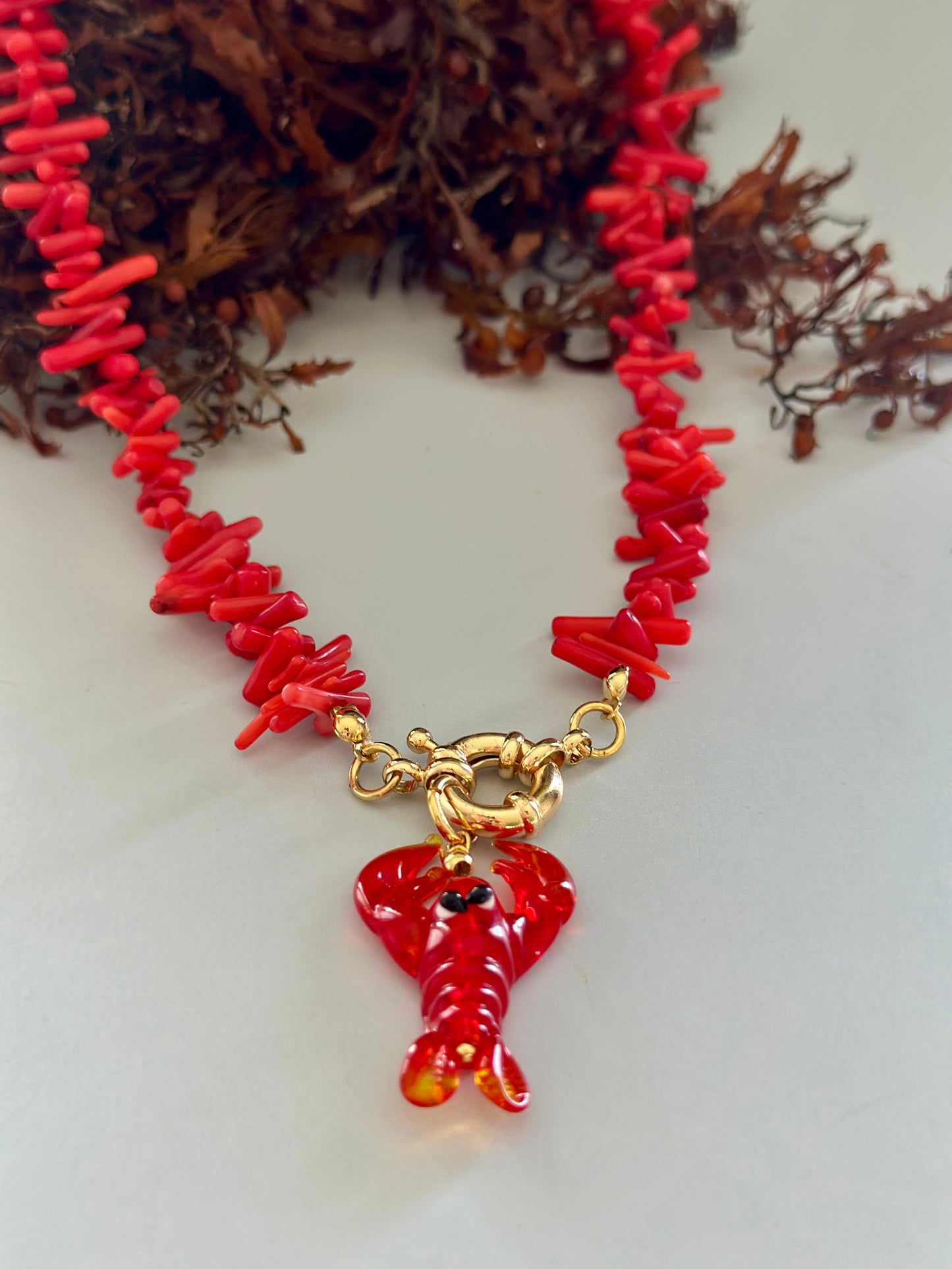 A- Collar Coral rojo con dije de Langosta en arte murano