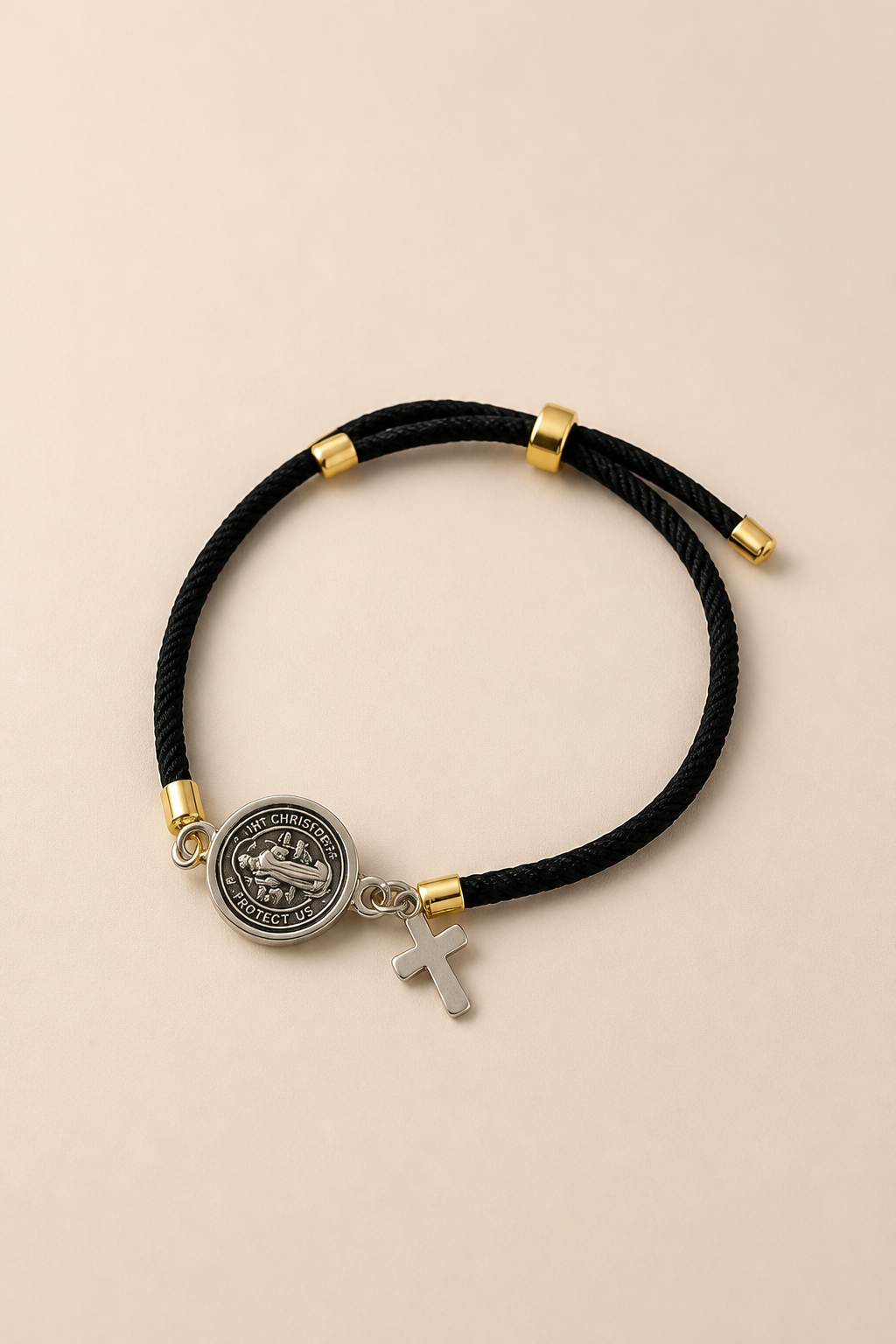 A Pulseras de cordón con dijes de San Benito y Cruz
