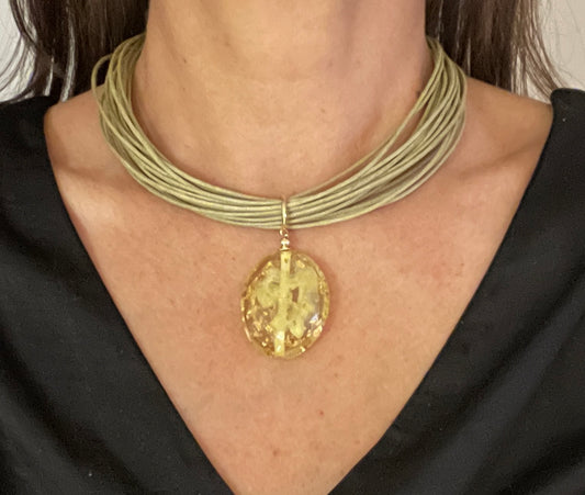 A- Collar mecatillo verde